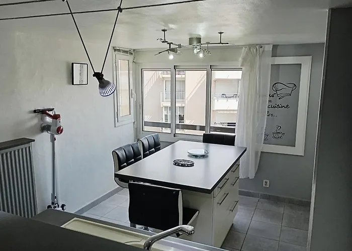 Grand Proche Port Et Plages, 6 à 8 Pers, 3 Chambres, Climatisé